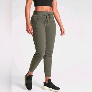 Athleta Trekkie North High Rise Olive Green Jogger Pants with Zip Pocket size 2